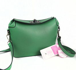 2012韓版女包新款可愛復(fù)古醫(yī)生包糖果色斜挎女包價格 廠家 圖片